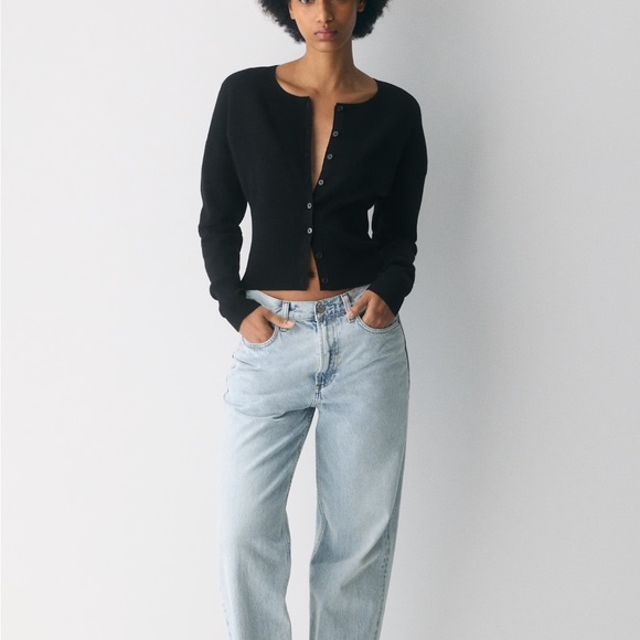 Aritzia Golightly Cardigan - Picture 2 of 5